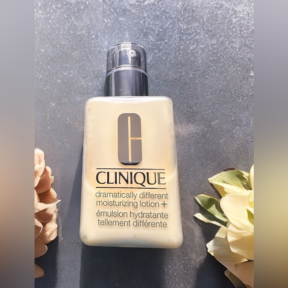 NEW Clinique 3-Step Dramatically Different Moisturizing Face Lotion 4.2 Fl Oz - Picture 1 of 10